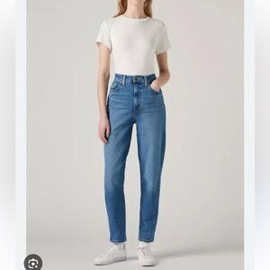 Levi's High Rise Mom Jean (31 inseam)